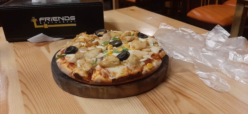 مطعم الأصدقاء 4