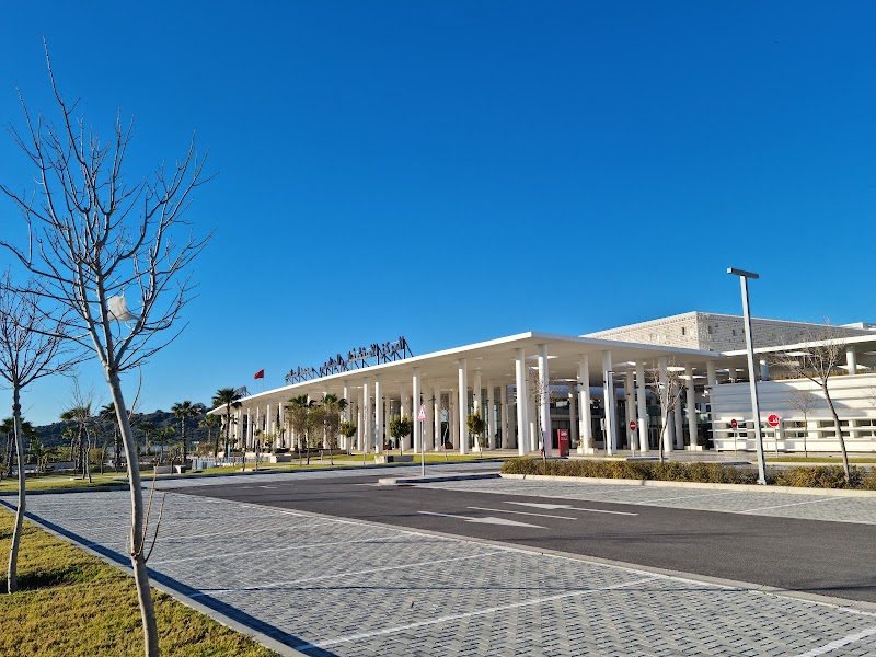 كلية الطب و الصيدلة بطنجة 2