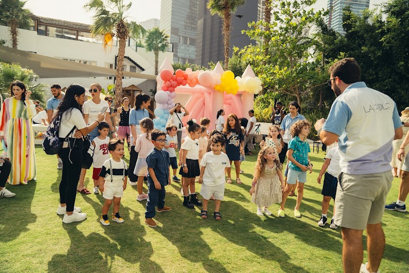 لا فولي الإمارات