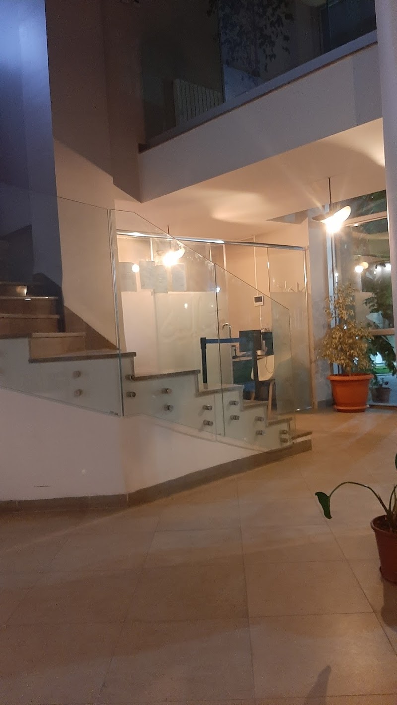 عيادة ميسا لين 3