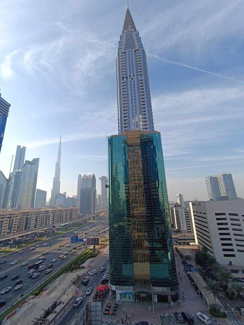 فندق الإمارات العظيم 4