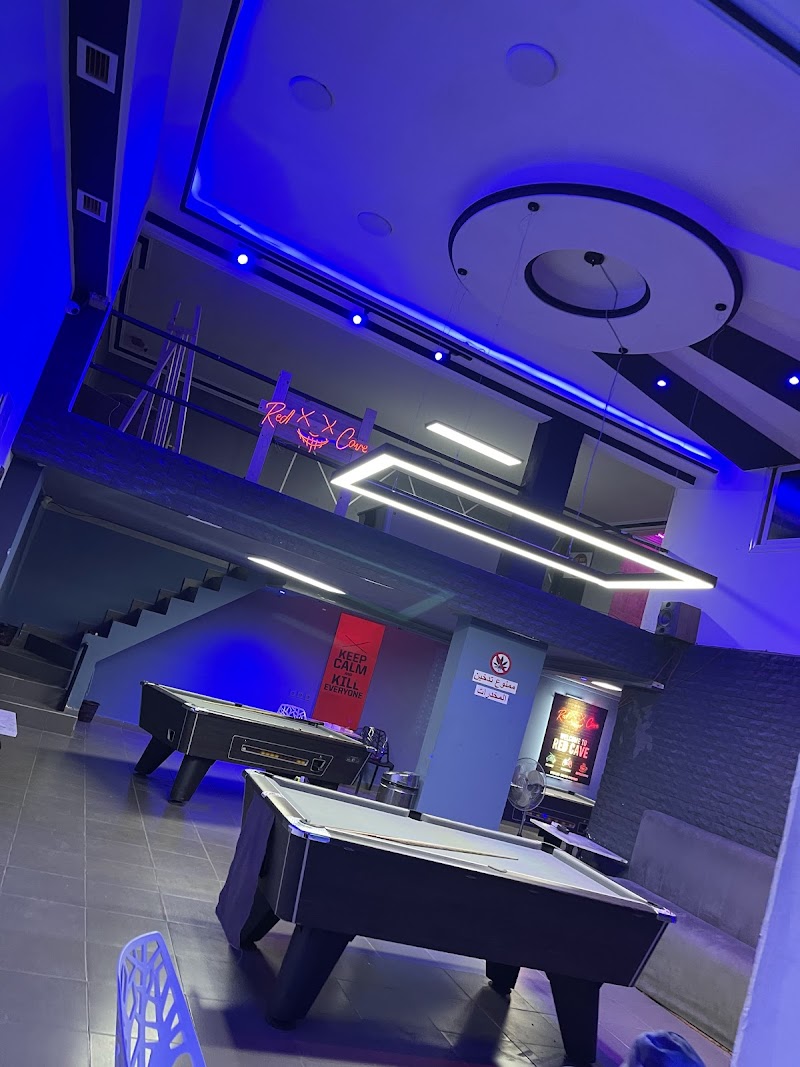 الكهف الأحمر (قاعة ألعاب)