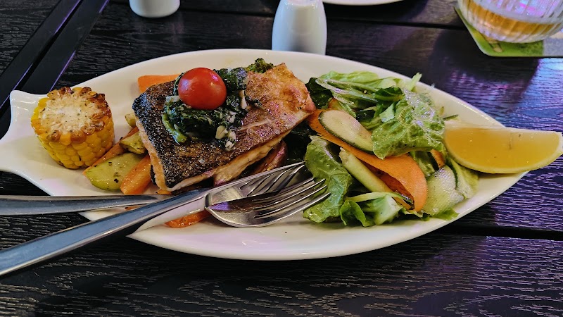 مطعم سوشيالز تورست 2