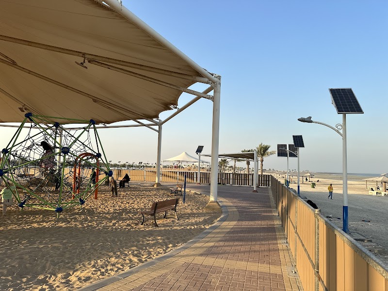 شاطئ الوكرة العائلي 3