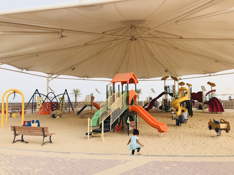 شاطئ الوكرة العائلي 4