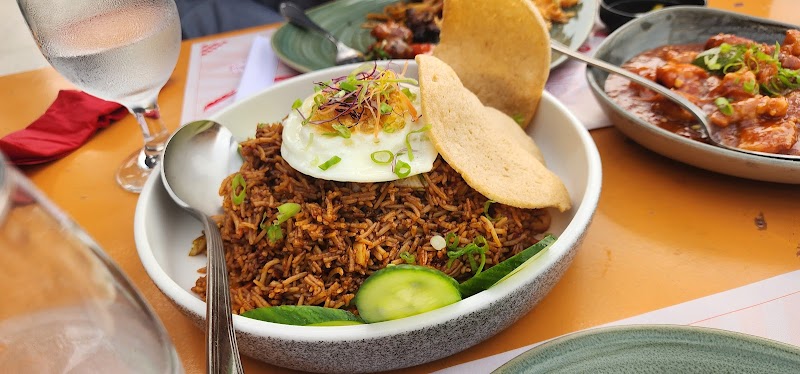 مطعم التنين الذهبي شاطئ الحيرة، الشارقة 3