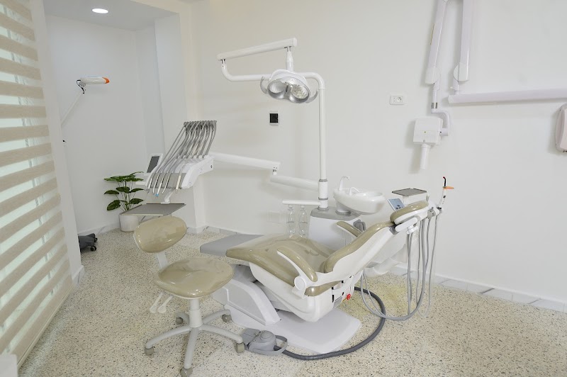 عيادة د. إشرَاق حمامي - طبيب أسنان