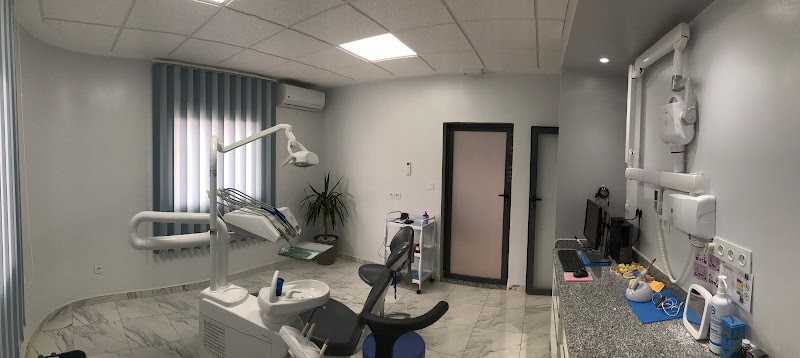 طبيب أسنان وجدة د. أسامة علا جراح أسنان ومتعدد التخصصات 2