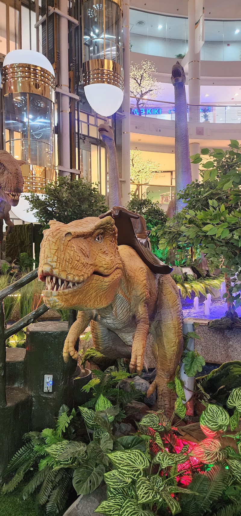 عالم الديناصورات