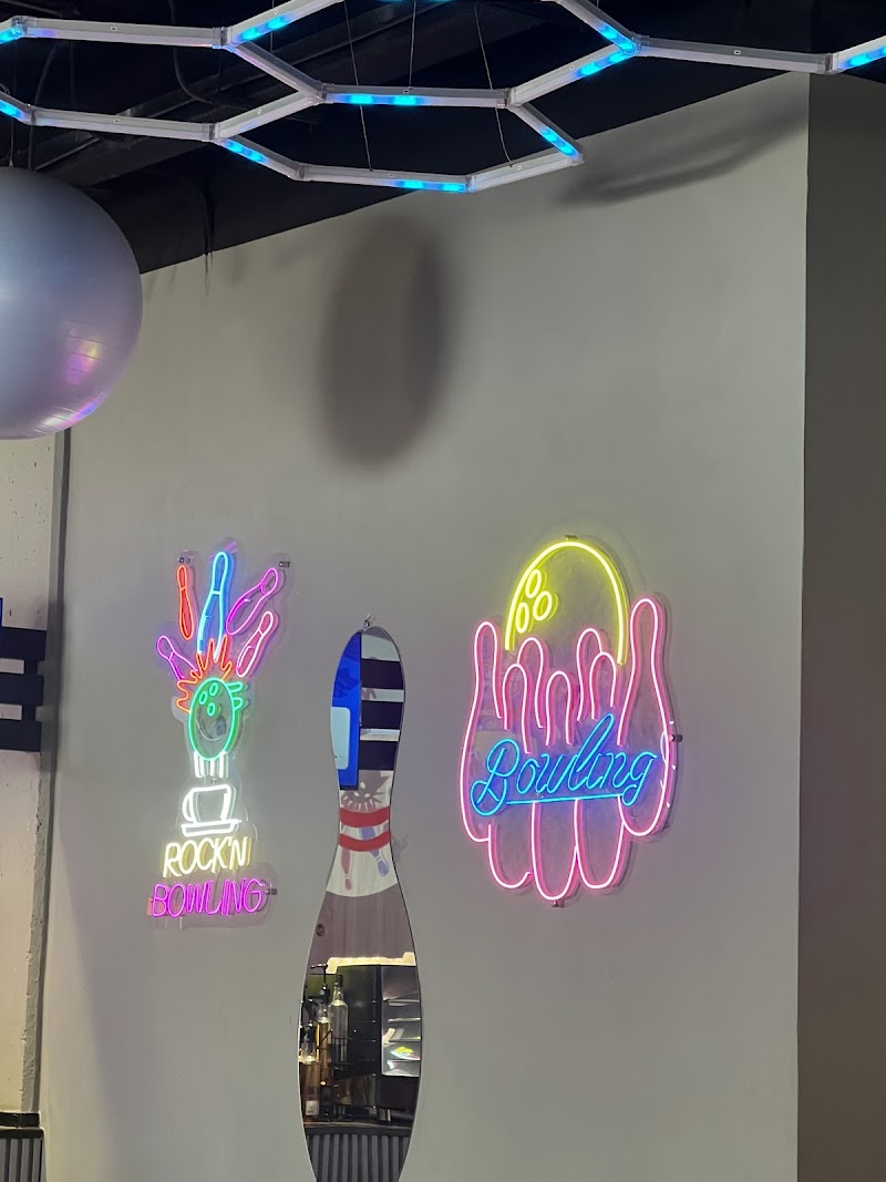 روك إن بولينغ ومقهى 3