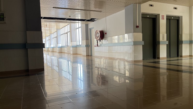 اَلْمُؤَسَّسَة اَلِاسْتِشْفَائِيَّةِ اَلْجَامِعِيَّةِ لِوَهْرَان 4