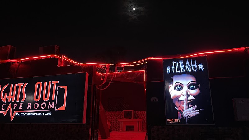 غرفة الهروب لايتس أوت