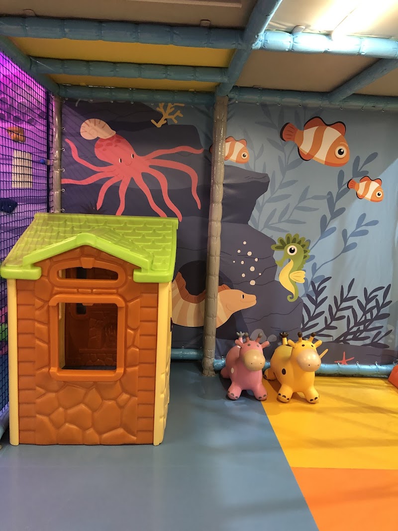 الغواصة الصفراء وادي السيل البحرين 4