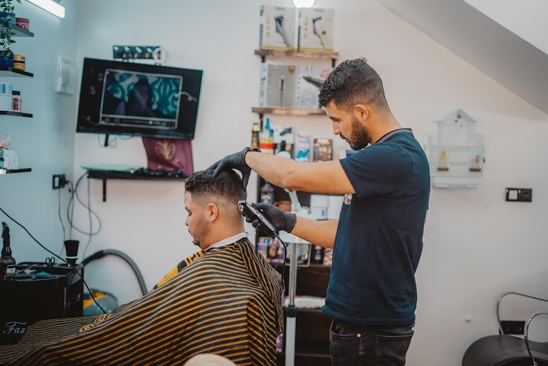 صالون حلاقة الملك الذهبي 2