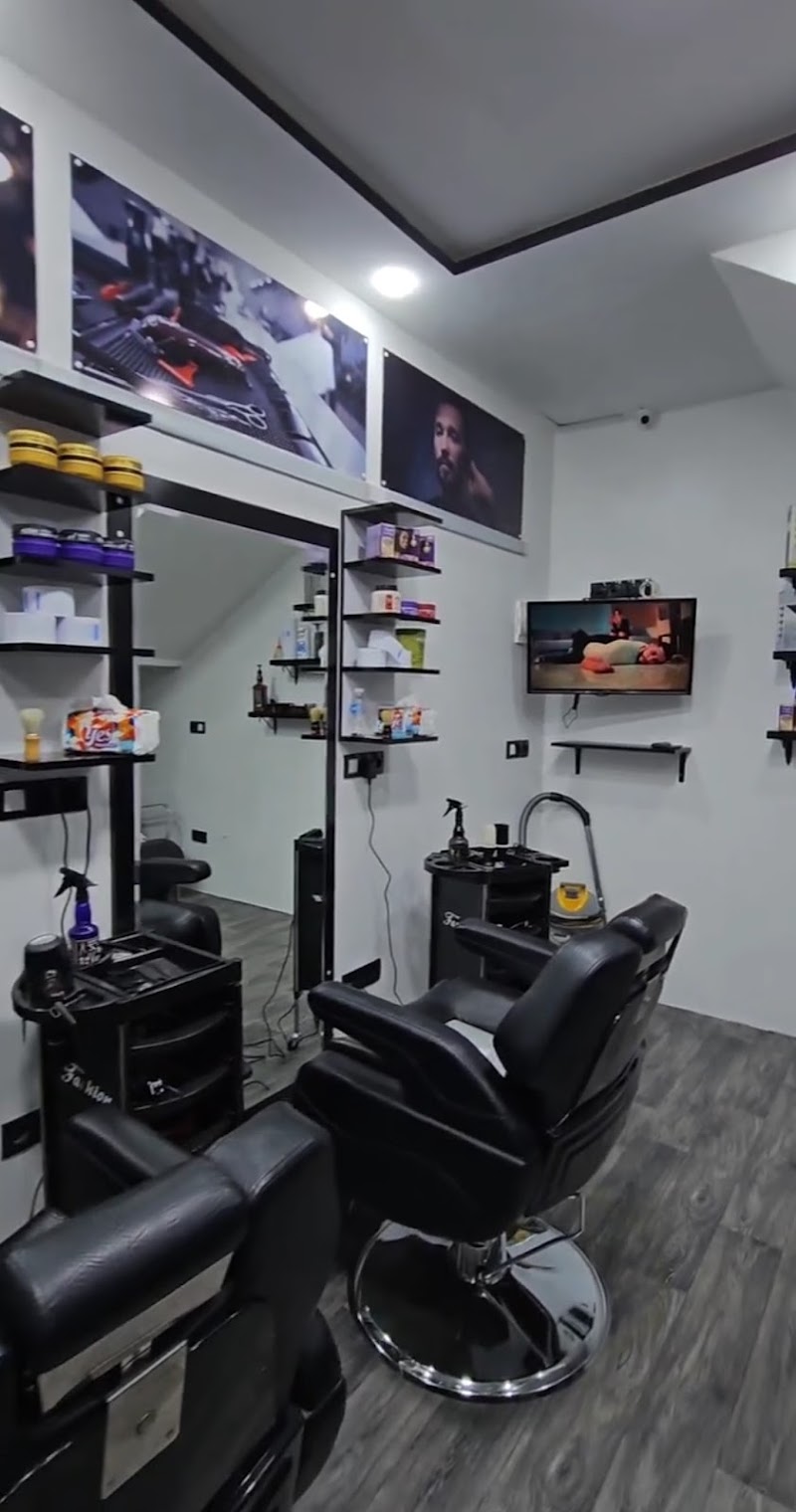 صالون حلاقة الملك الذهبي 3