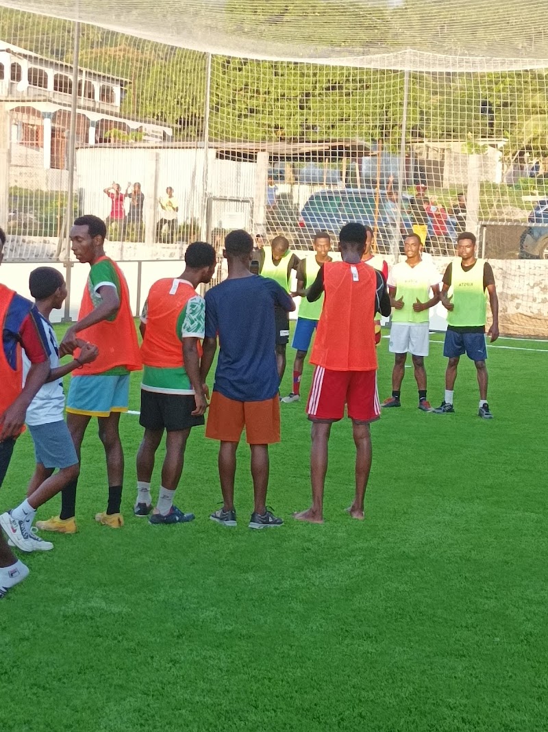 مركز كرة القدم الخامس