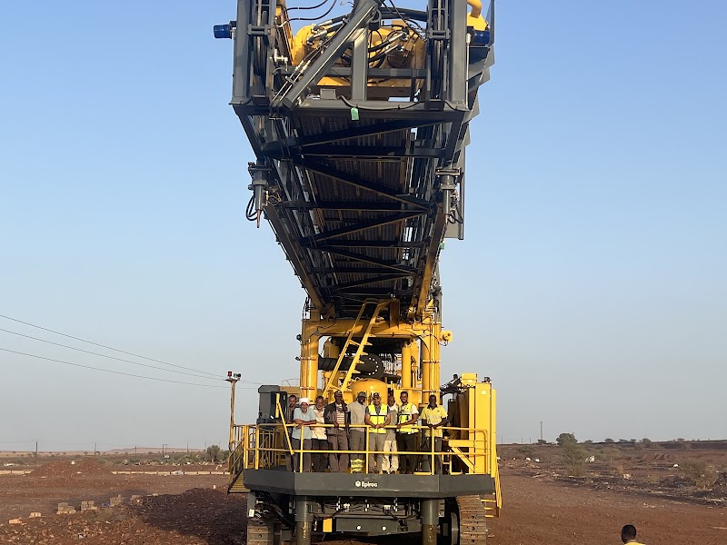 مكتب توزيع 4