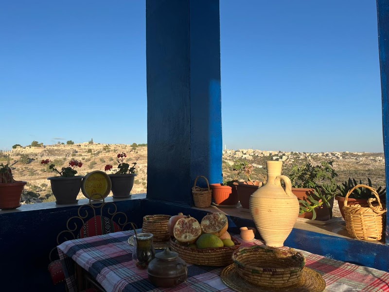 بيت البستان وأم قيس