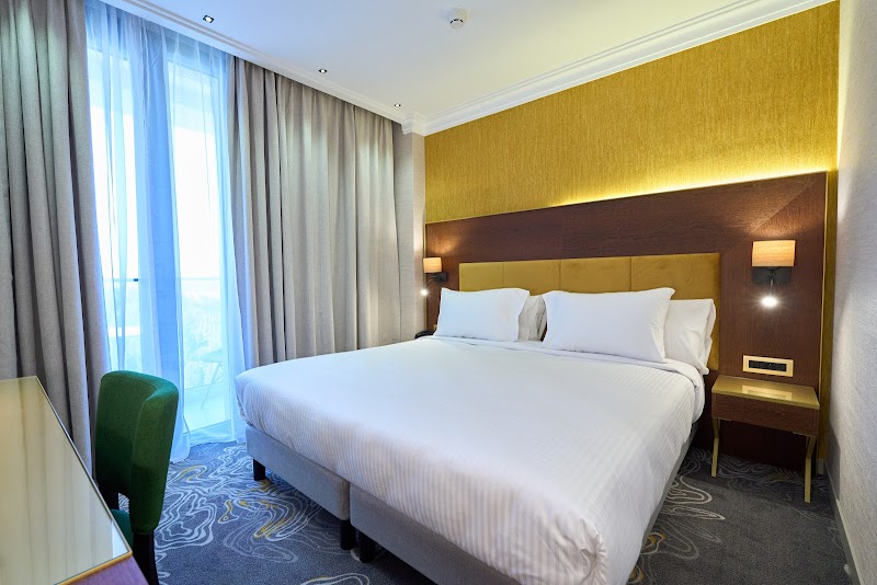 فندق سانت يوجين 2