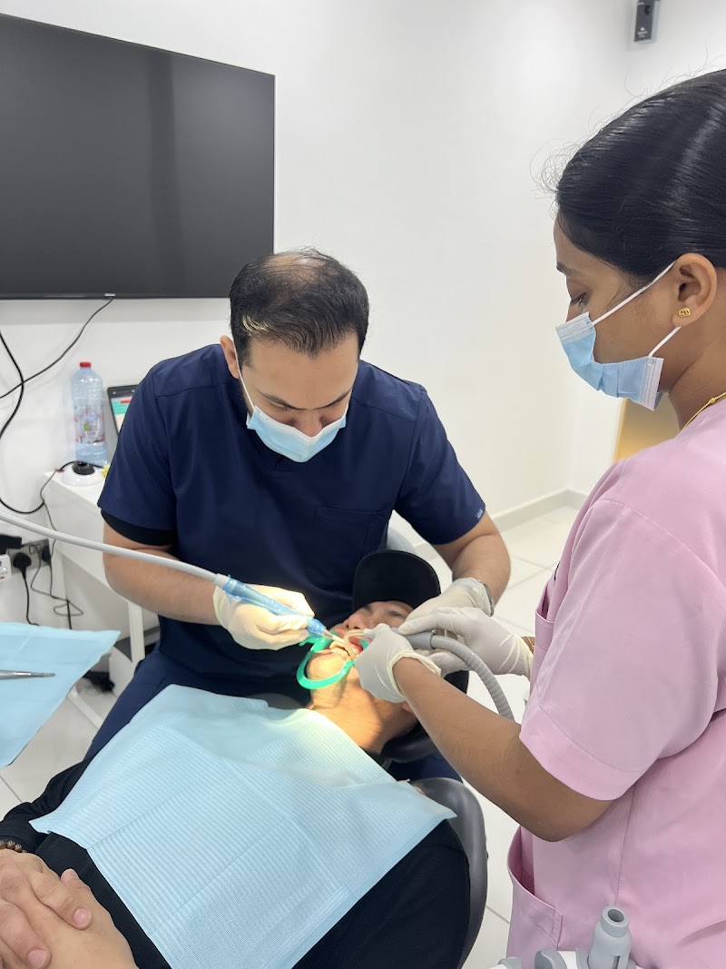 مركز كنجز لطب الأسنان رولا الشارقة 4