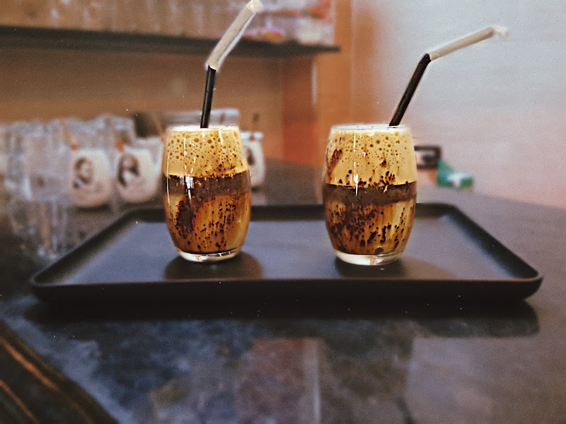 كافيه الأحمر والأسود 2