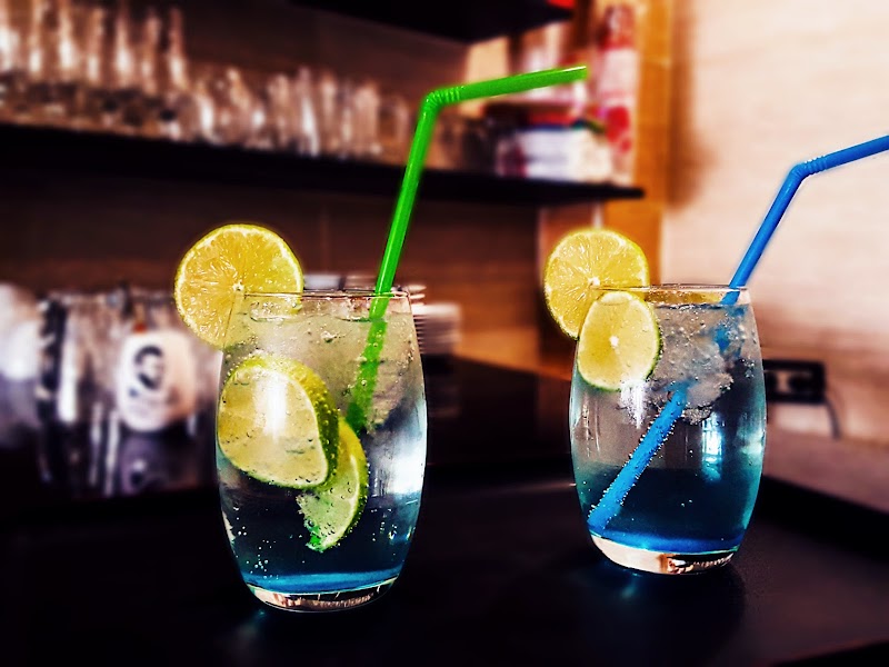 كافيه الأحمر والأسود 3