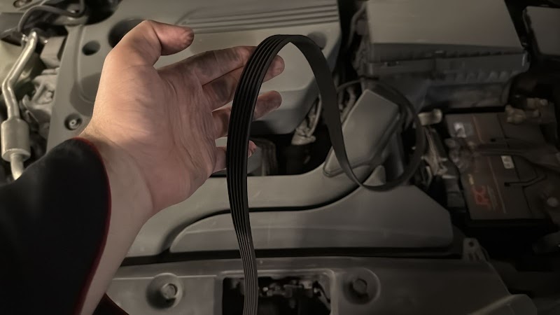 ميكانيكي سيارات وخدمة إصلاح السيارات