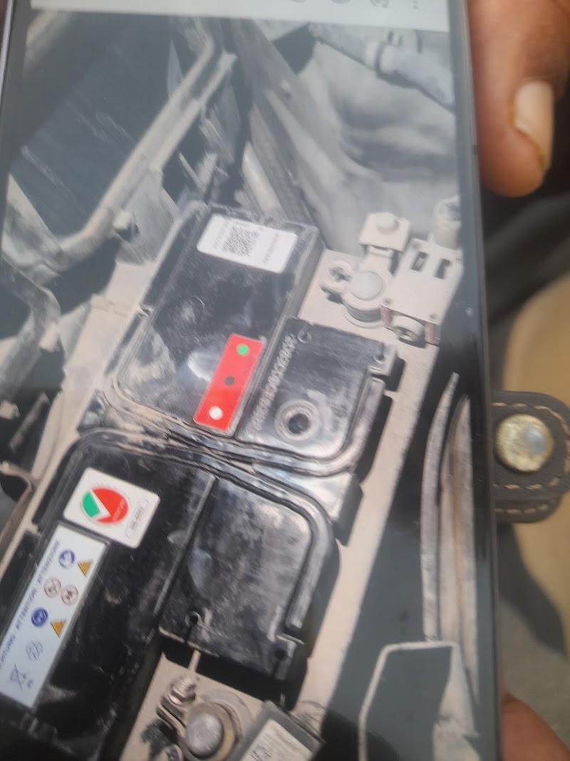 ميكانيكي سيارات وخدمة إصلاح السيارات 4