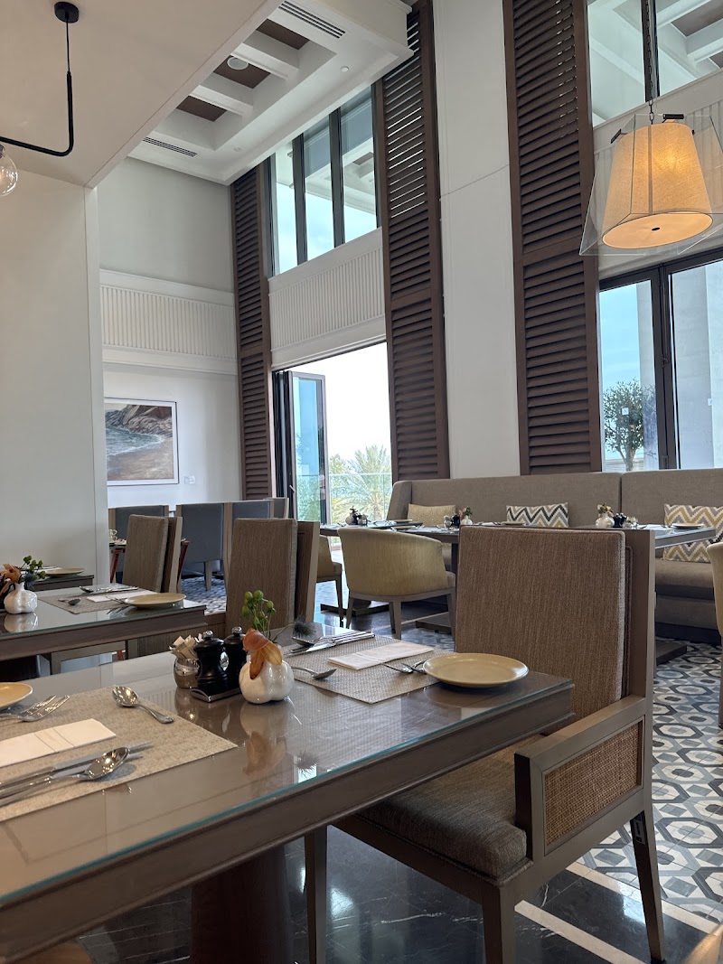 مطعم العنوان 4