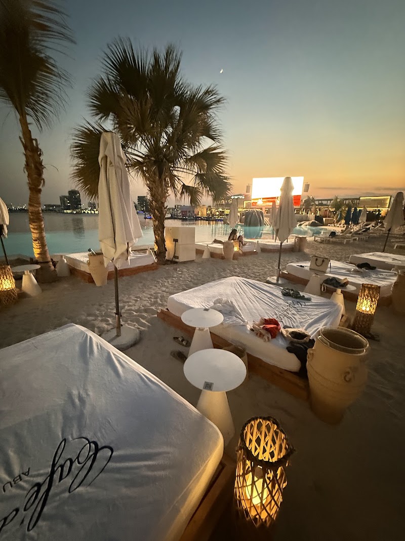 كافيه ديل مار Beach Club أبو ظبي