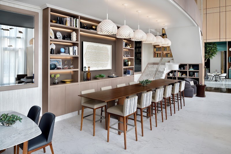 مطعم العنوان سكاي فيوز