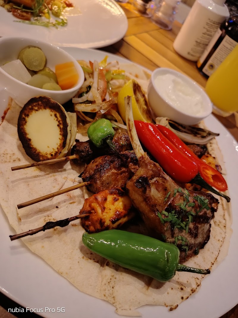 مطعم العنوان سكاي فيوز 3