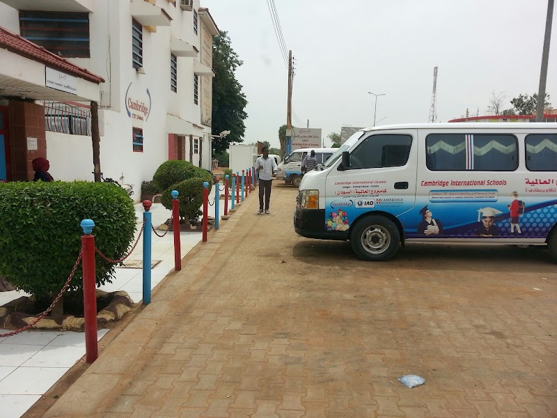 كلية كامبردج، أم درمان، شارع النيل