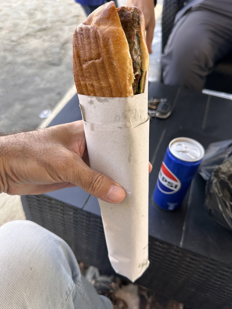 مطعم كباب الشرق 4