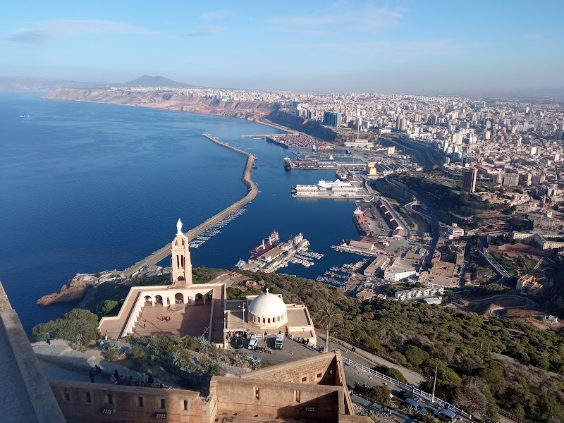 إم إتش هوتيل