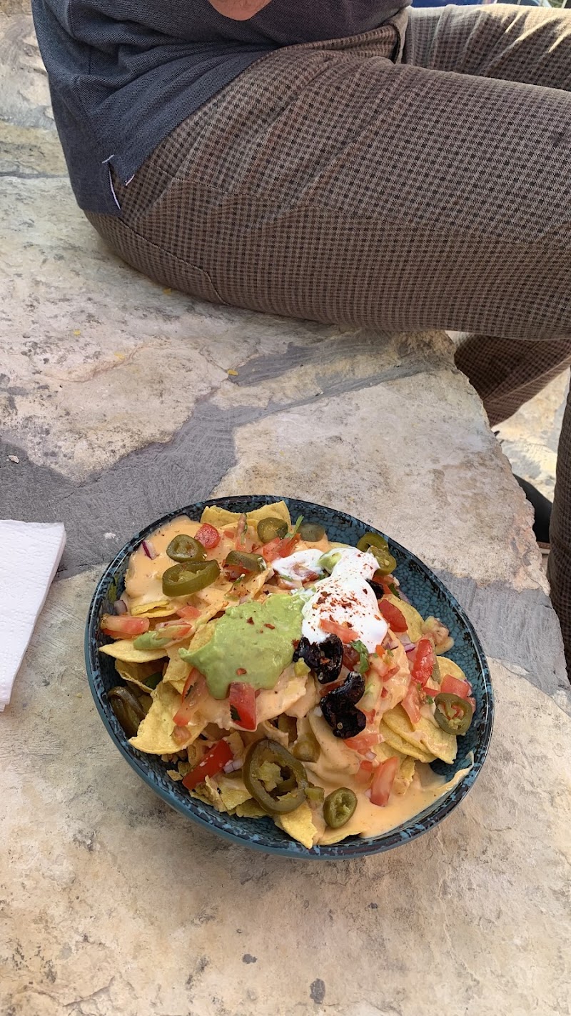 حانة غاراج، رام الله 6