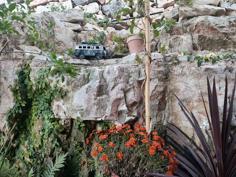 حانة غاراج، رام الله 8