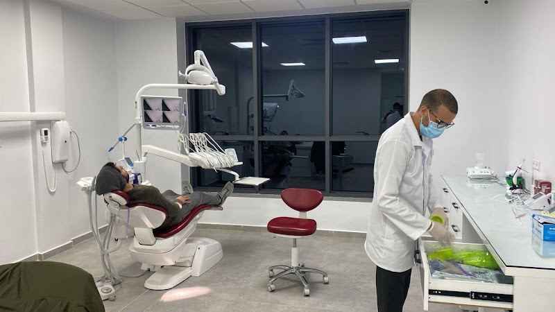 عيادة الدكتور بوزرادة - جراح أسنان مكناس