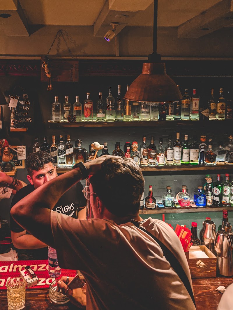 مَاد مانكي بار