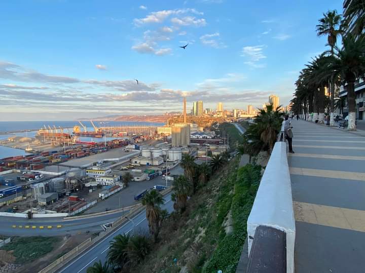 اَلْوَاجِهَة اَلْبَحْرِيَّةِ وَهْرَانَ 4