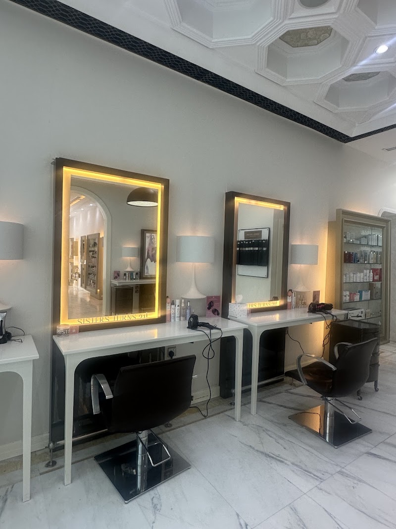 لاونج بيوتي الأخوات في سانت ريجيس نايشن تاورز