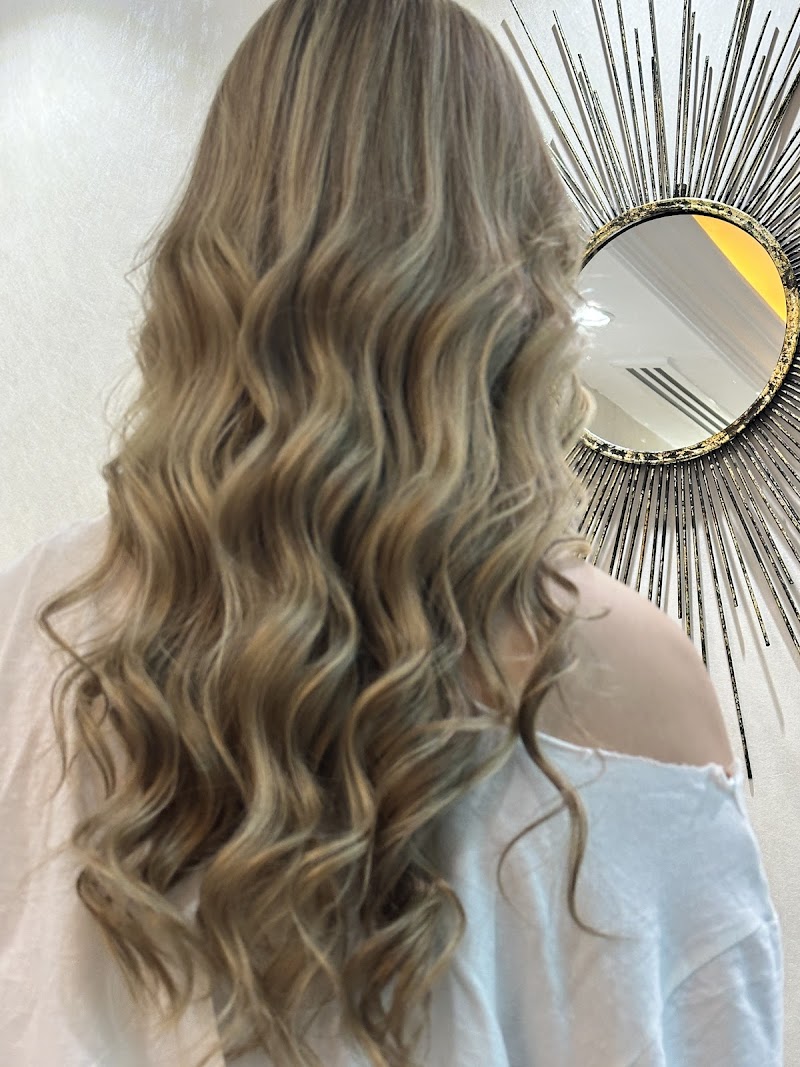 لاونج بيوتي الأخوات في سانت ريجيس نايشن تاورز 2