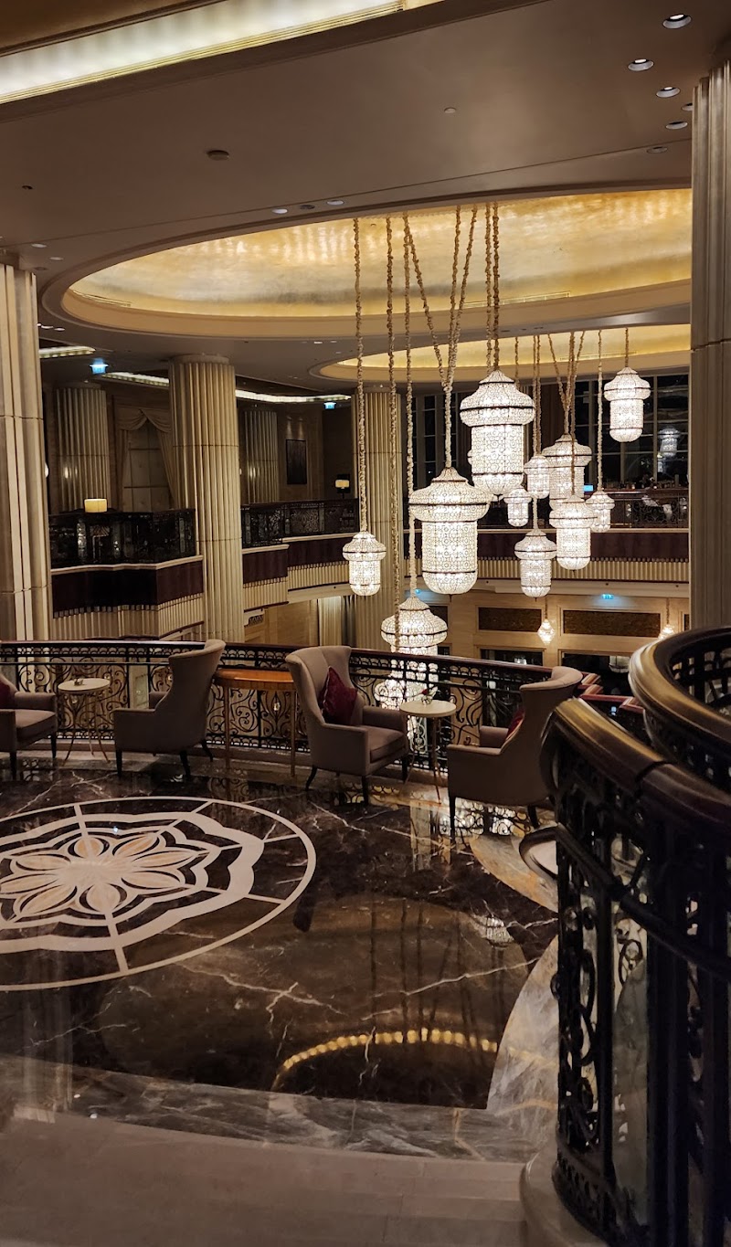 لاونج بيوتي الأخوات في سانت ريجيس نايشن تاورز 4