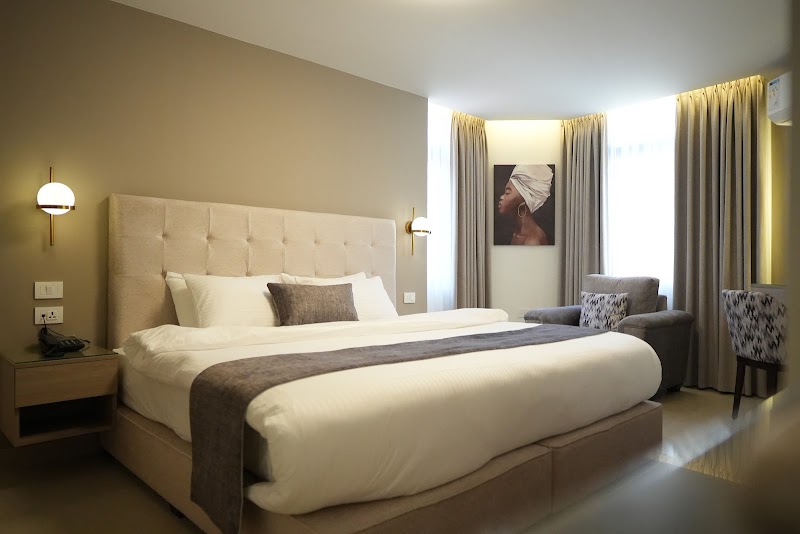 Red Carpet Hotel & Suites 2