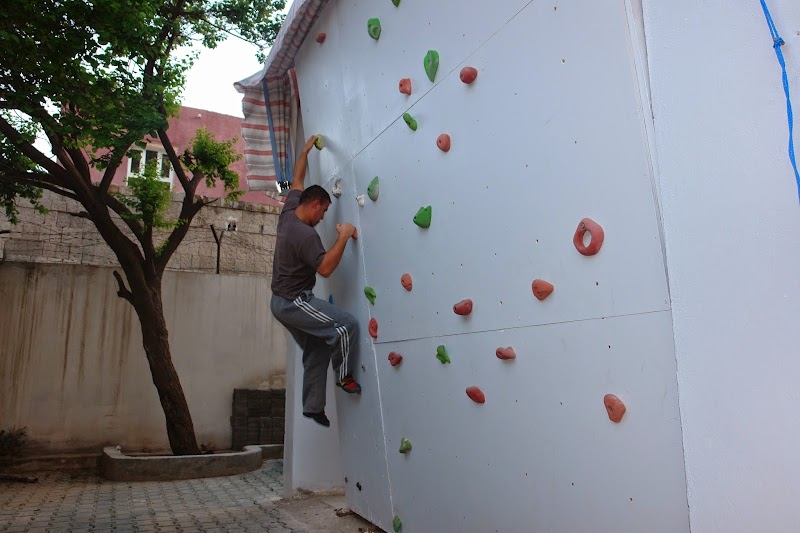 جدار تسلق اليمن 4