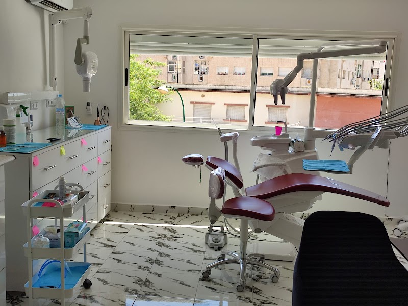 مركز الأسنان البساتين