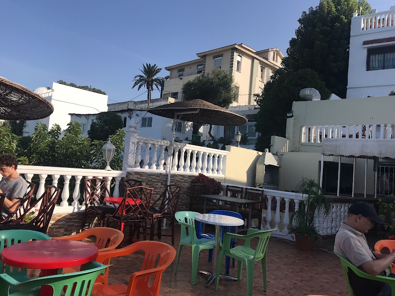 مقهى الحافة