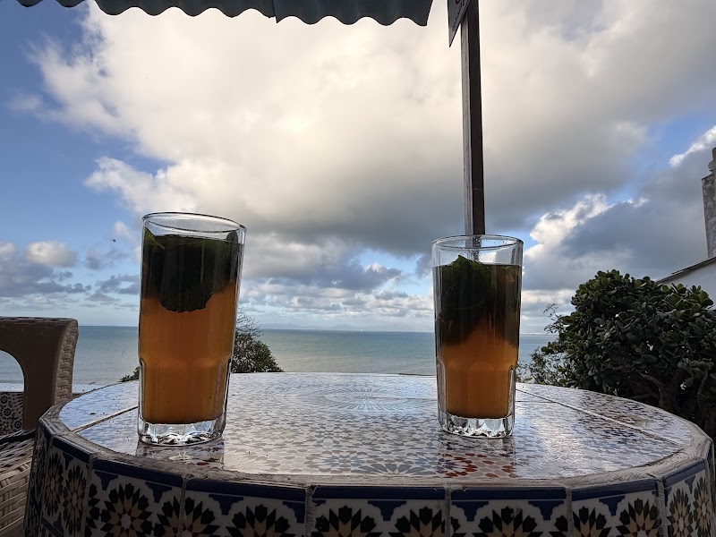 مقهى الحافة 2