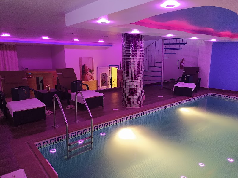 بيرلا للتجميل والسبا 2