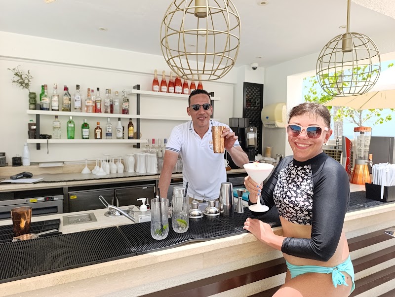 Lounge بحيرة في منتجع بالاس بيتش الفجيرة